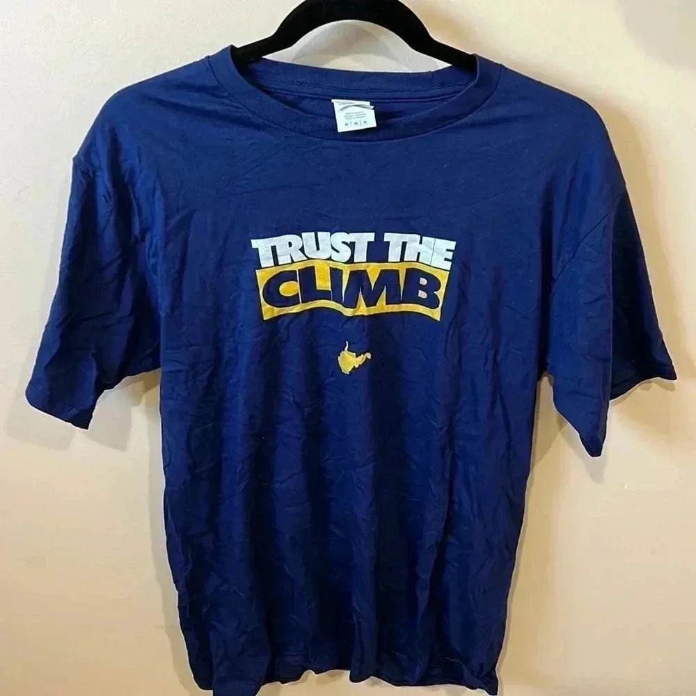 NWT  tshirt​